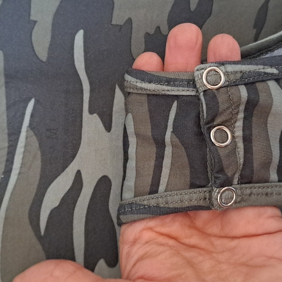 Camo bodysuit size M - Picture 4 of 5